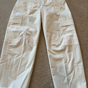 Universal thread woman’s Cream Cargo Barrel Pants